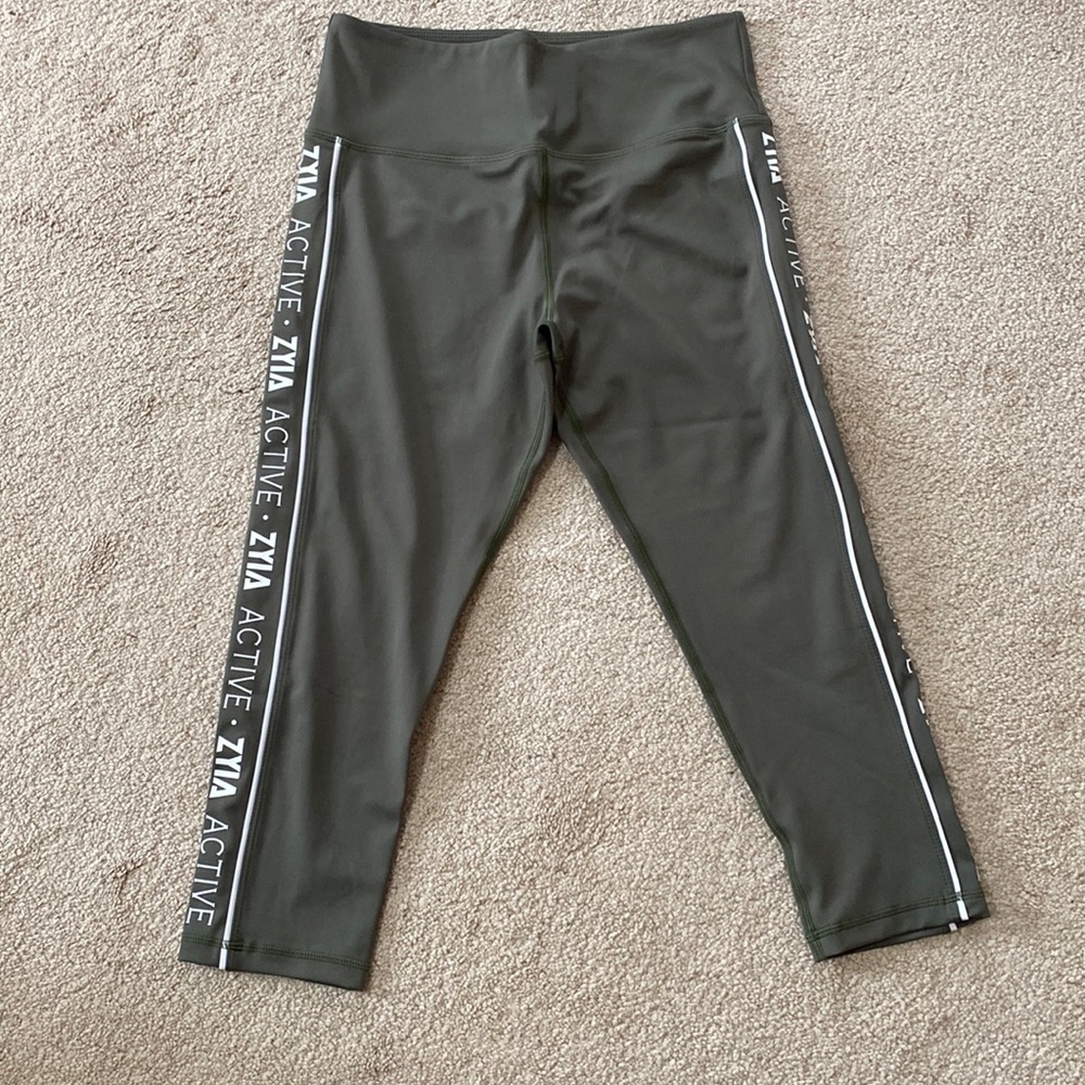 Zyia Active Light N Tight 8-10 capris